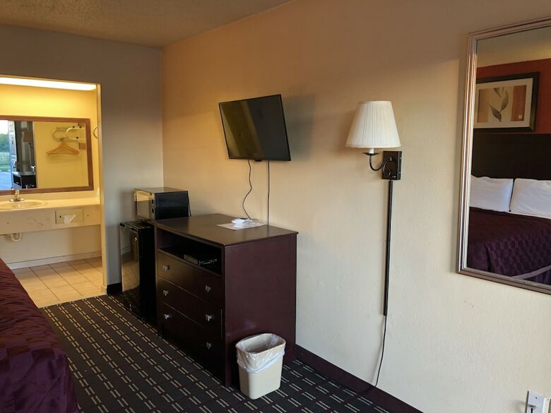 Motel Executive Inn & Suites