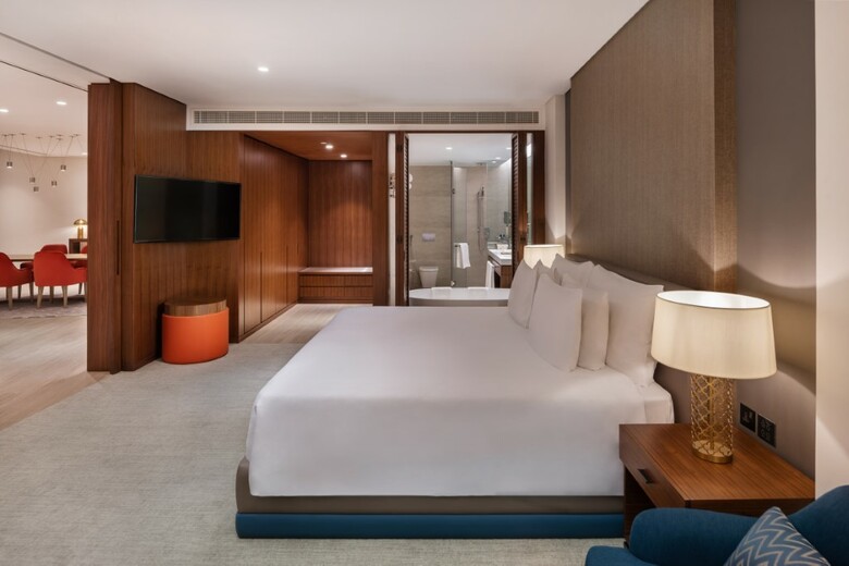 Ja Lake View Hotel