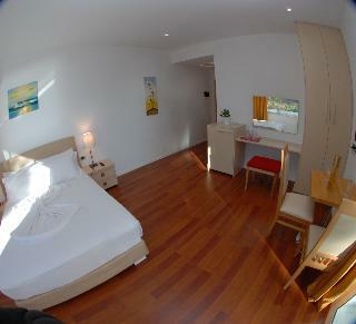 Summer Suite Hotel