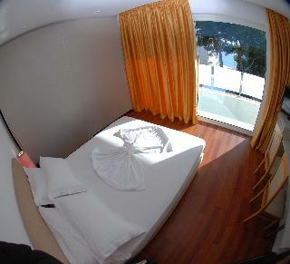 Summer Suite Hotel