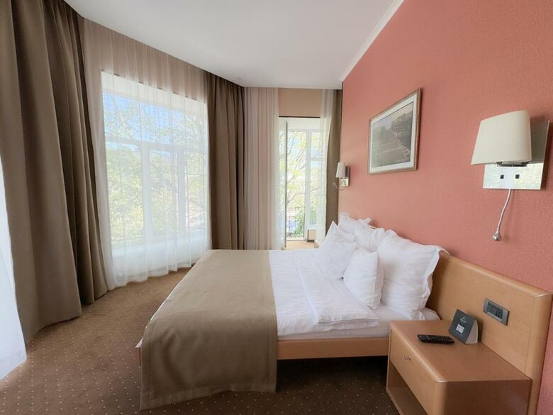 Aleksandrovskiy Hotel