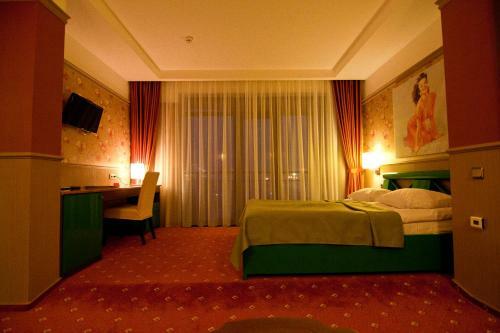 Road Star Hotel