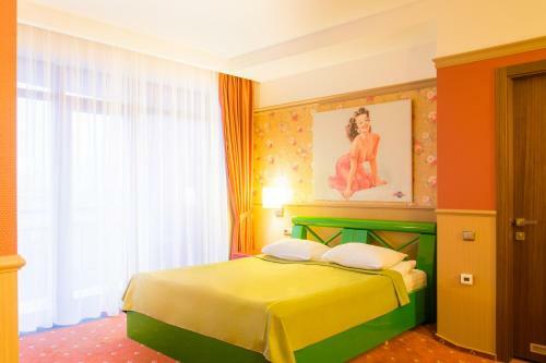 Road Star Hotel