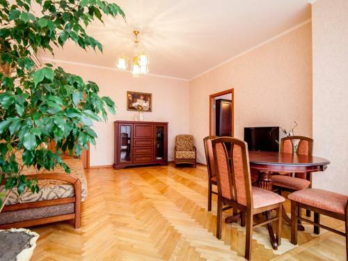 Zhovtneviy Hotel