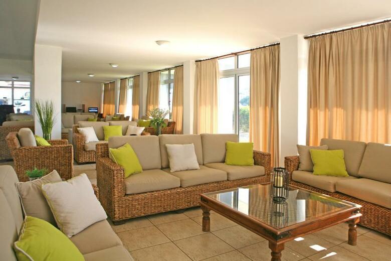Hotel Macronissos Village Club