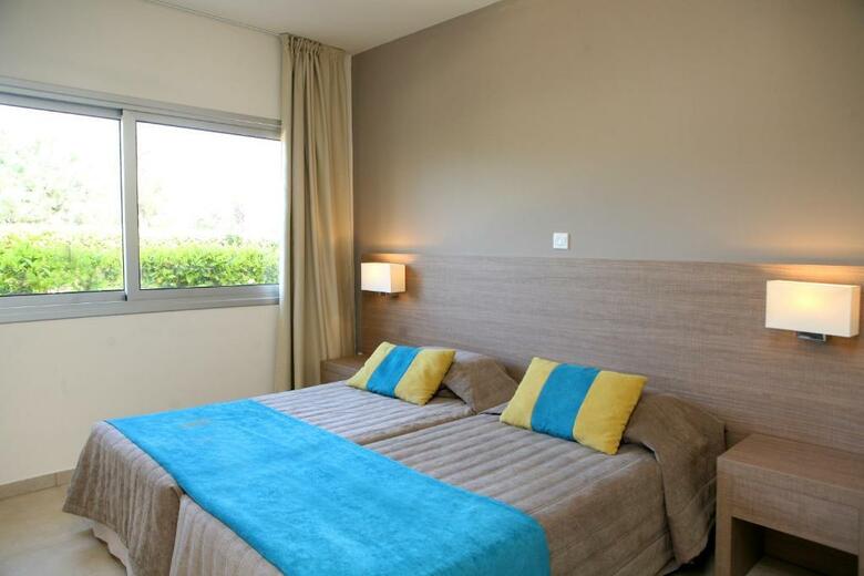 Hotel Macronissos Village Club