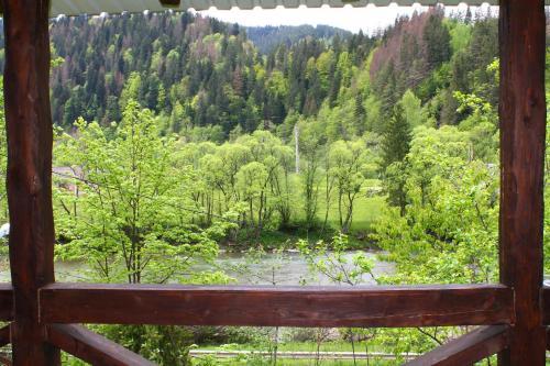 Sadyba Gutsulska Pisnya Lodge