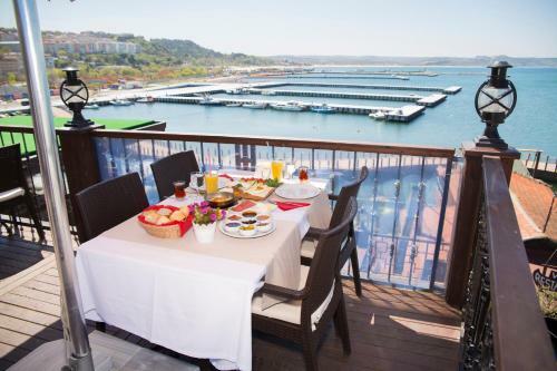 Hotel Phellos Suites