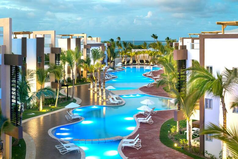 Hotel Bluebay Grand Punta Cana  Luxury All Inclusive