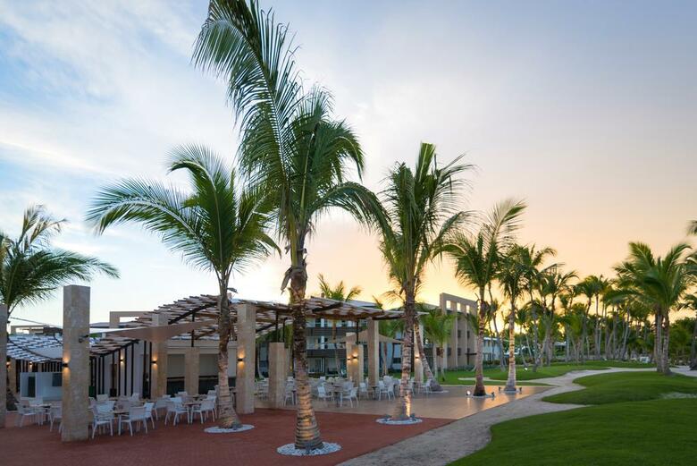 Hotel Bluebay Grand Punta Cana  Luxury All Inclusive