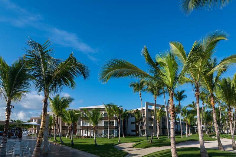 Hotel Bluebay Grand Punta Cana  Luxury All Inclusive
