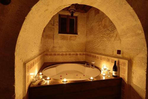 Fairyland Cave Hotel