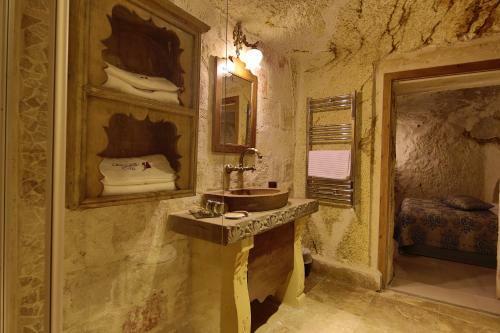 Fairyland Cave Hotel