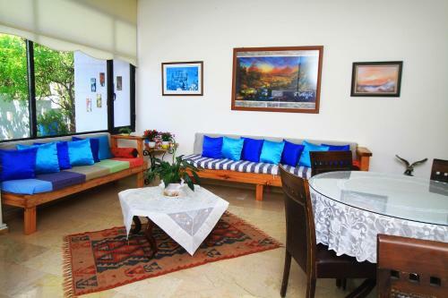 Arya Hotel