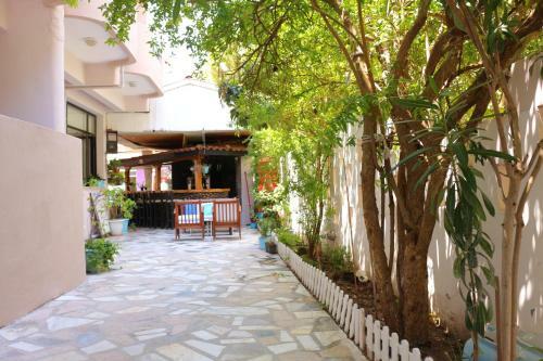Arya Hotel