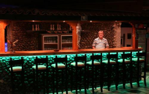 Arya Hotel