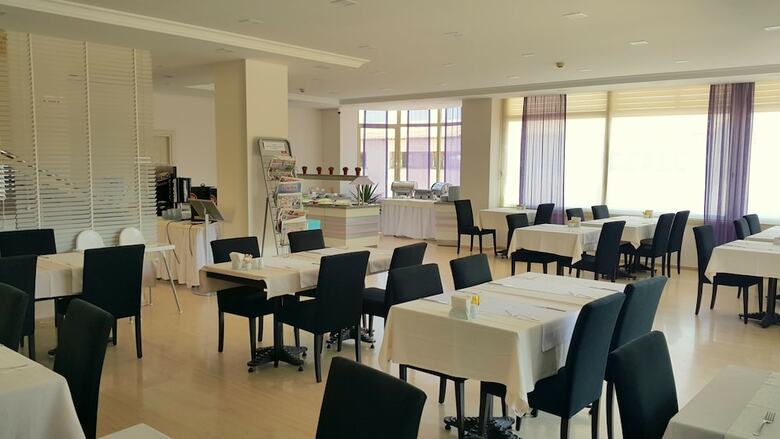 Kamer Suite & Hotel