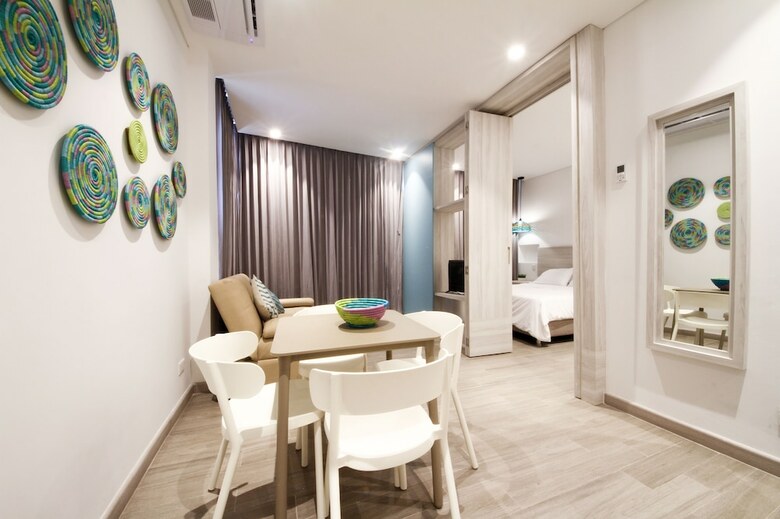 Hotel Azure Lofts & Pool