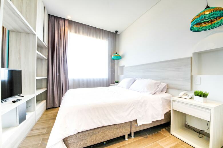 Hotel Azure Lofts & Pool