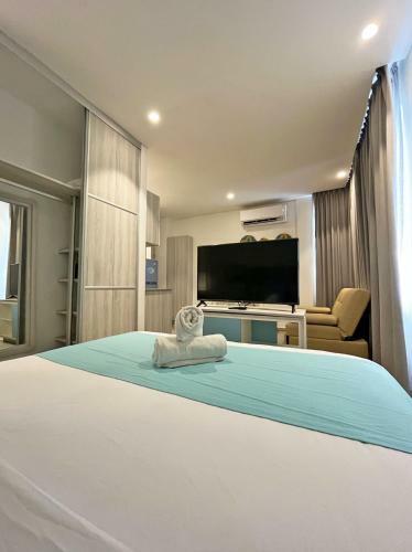 Hotel Azure Lofts & Pool