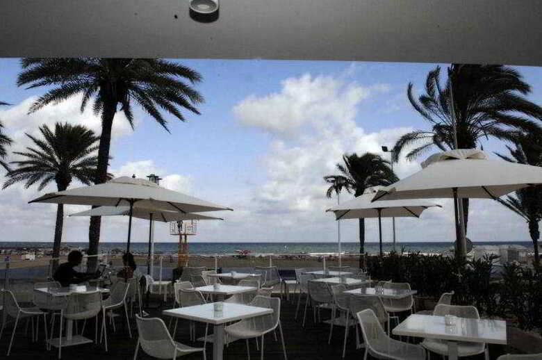 Hotel De La Playa
