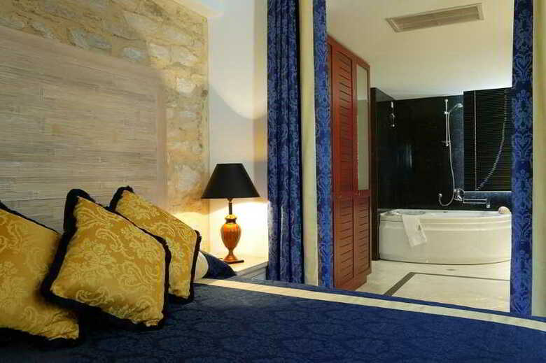 Maritsas Hotel Suites