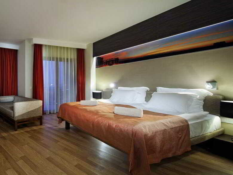 Hotel Commodore Elite Suites & Spa