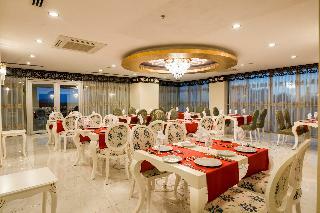 Hotel Throne Beach Resort & Spa
