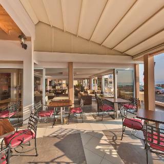 Makenzie Beach Hotel & Apts.