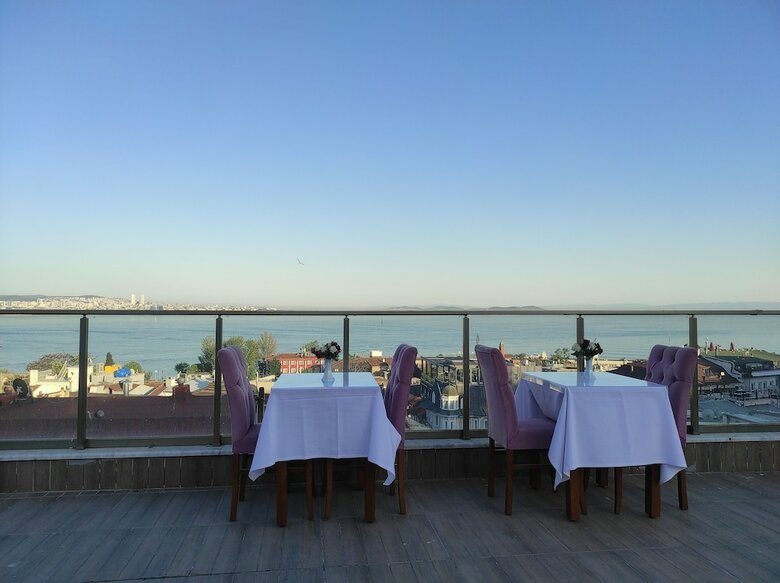 Magnaura House Hotel
