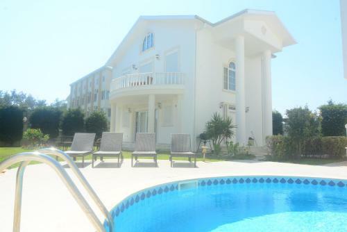 King Penolope Villas