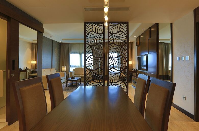 Metropolitan Hotel Dubai