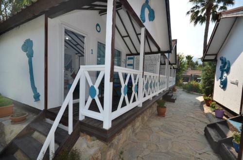 Hostal Bora Bora Marin