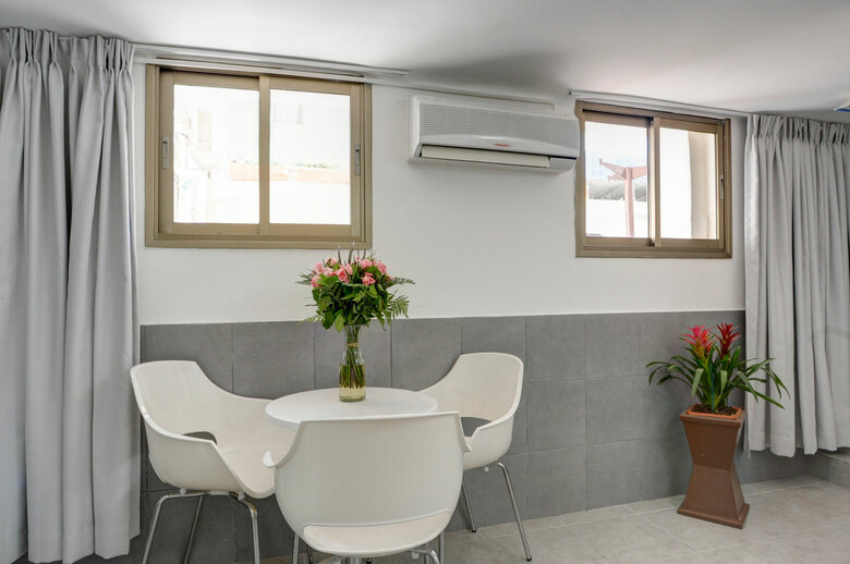 Hotel Liber Tel Aviv Sea Shore Suites