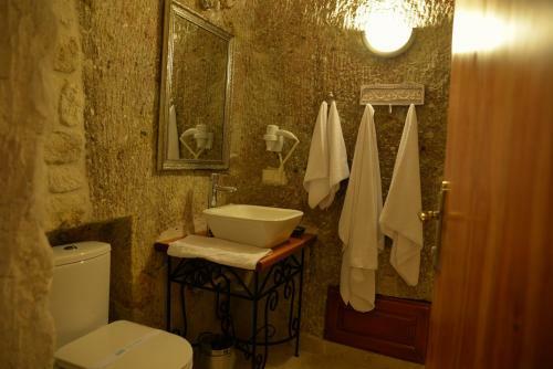 Courtyard Cave Hotel
