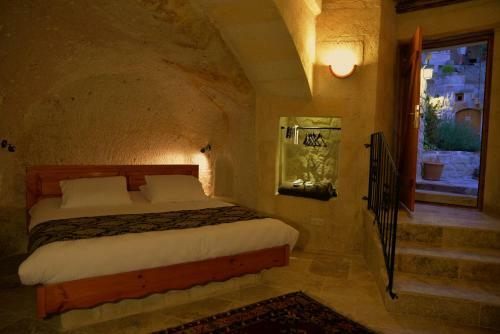 Courtyard Cave Hotel