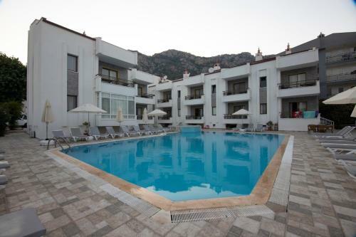 Diplomat 2 Hotel And Apartments
