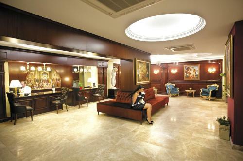Hotel Antik Roman Palace