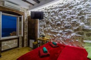 Eddie's Sea View Rooms (Old Town)