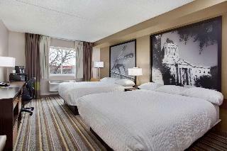 Hotel Super 8 By Wyndham Winnipeg West