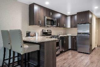 Clarion Hotel & Suites Brandon