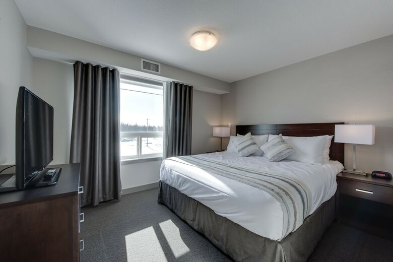 Hotel Ramada By Wyndham Grassland