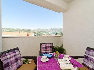 Hotel Apartments Mira