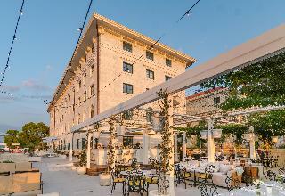 Brown Beach House Hotel & Spa