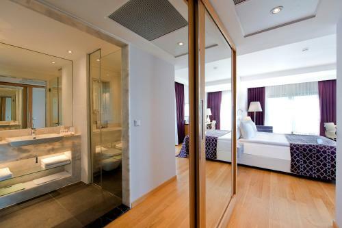 Hotel Akra V