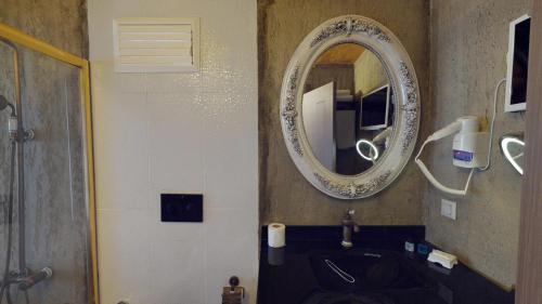 Artemiss Hotel
