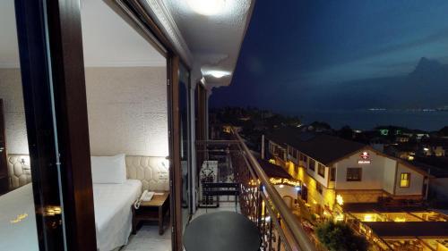 Artemiss Hotel