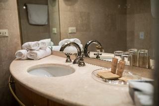 Onriver Hotels - Ms Cezanne
