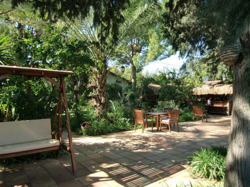 Hostal Hotel Happy Caretta
