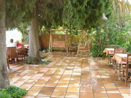 Hostal Hotel Happy Caretta